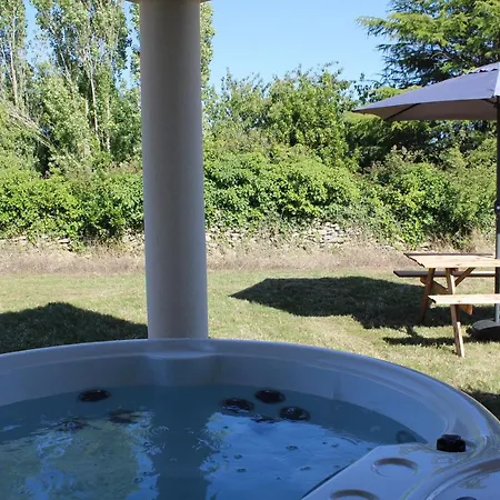 Casa vacanze Lou, Famille Et Bien Etre Avec Jacuzzi