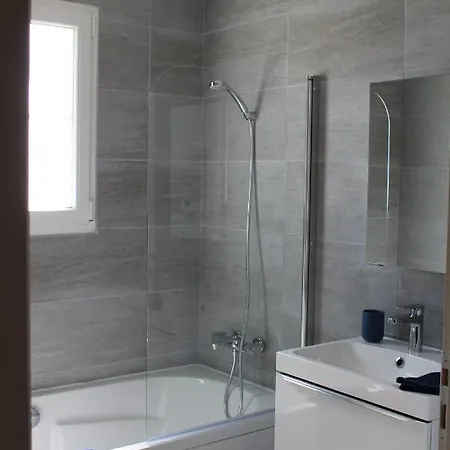 Casa vacanze Lou, Famille Et Bien Etre Avec Jacuzzi *