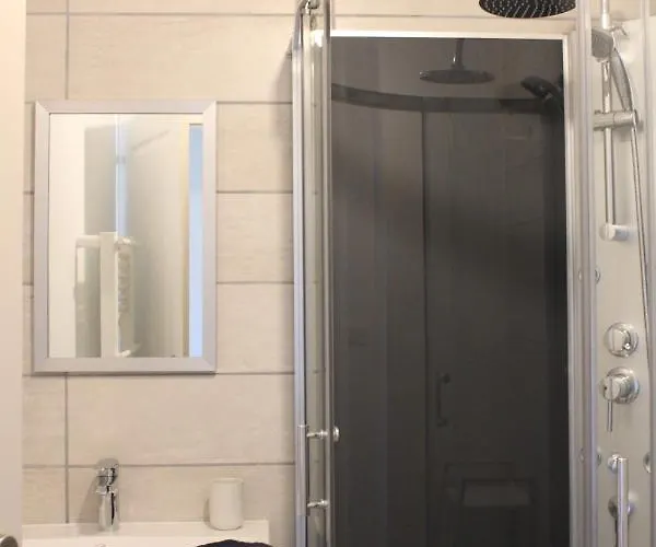 Lou, Famille Et Bien Etre Avec Jacuzzi בית נופש *